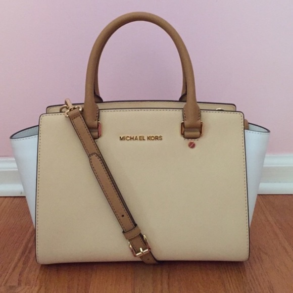 Michael kors cross body - Picture 1 of 3
